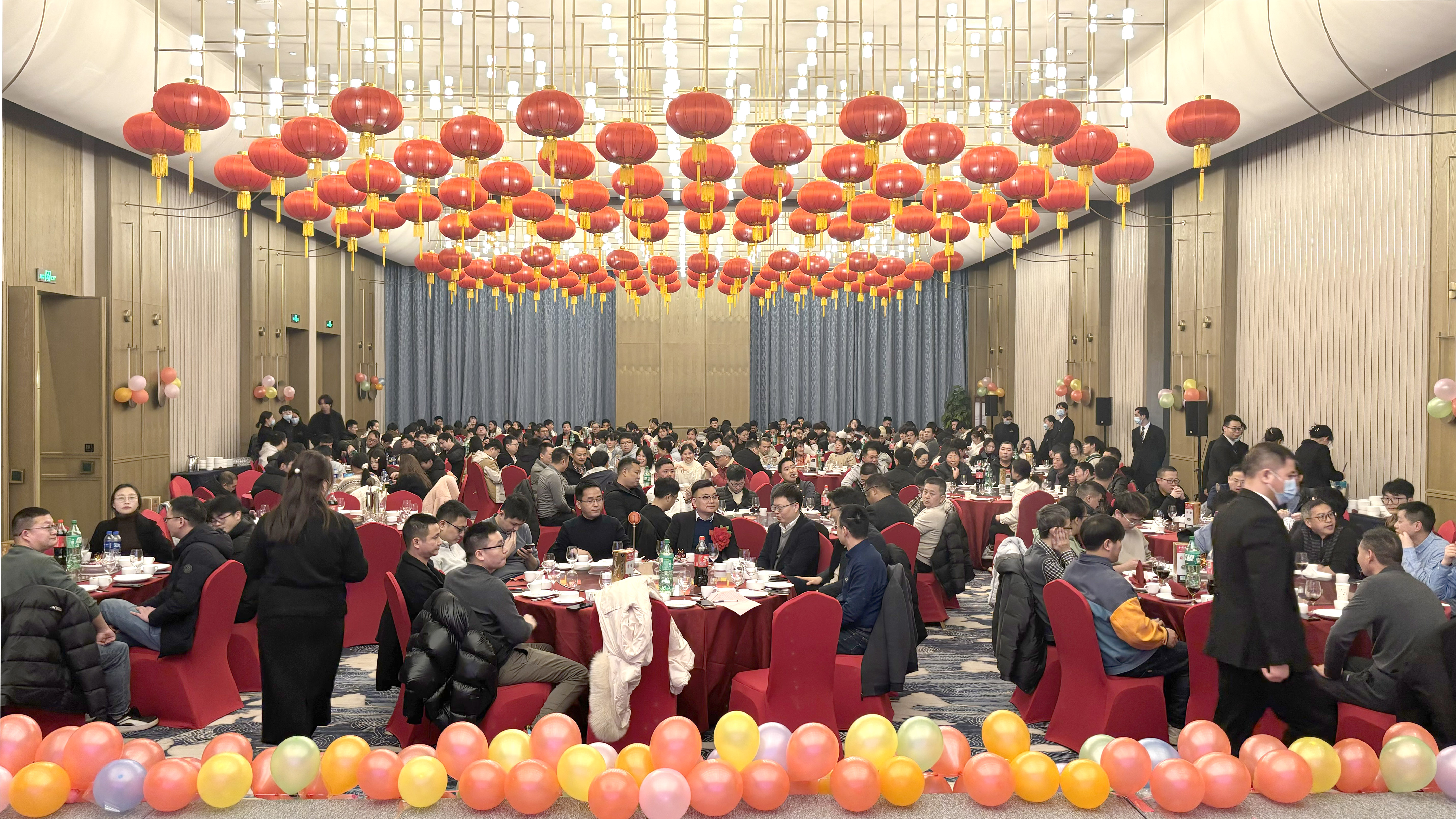 乘風破浪創(chuàng)佳績 繼往開來鑄輝煌  薩瑞微2023年度表彰大會暨2024年迎春晚會勝利召開